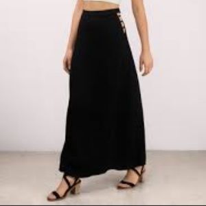🖤NWT M TOBI Long Black Skirt with Cutouts on Hips🖤